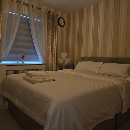 Comfortable Short In Дублин